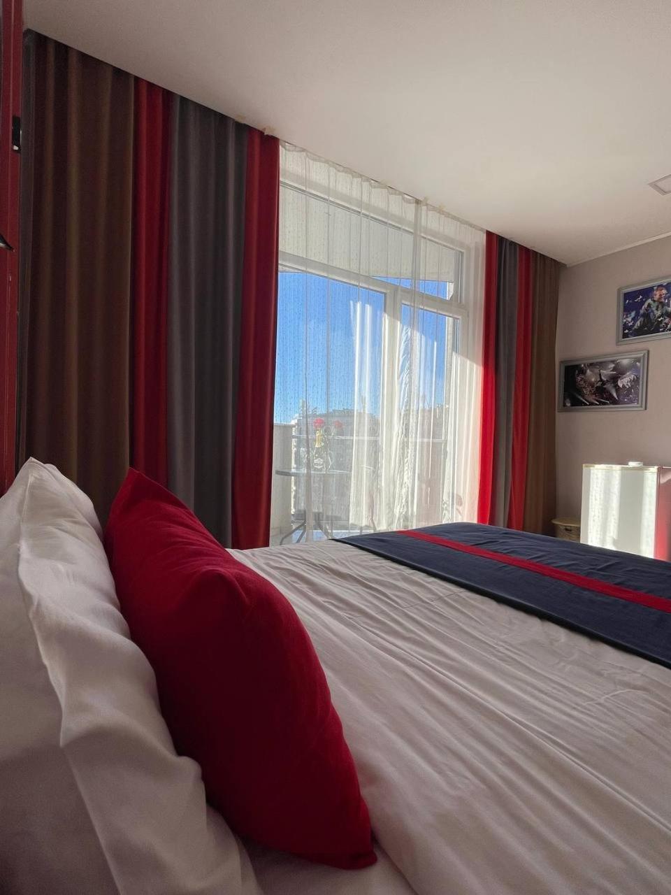 Rock Hotel First Line Batoumi Extérieur photo